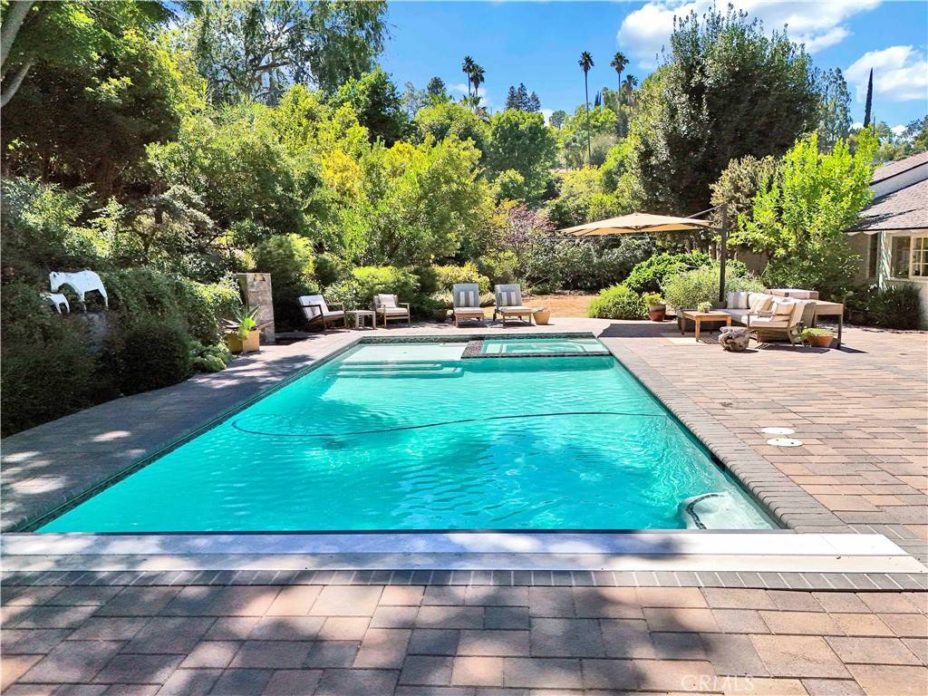 Encino, CA 91316,18090 Karen DR