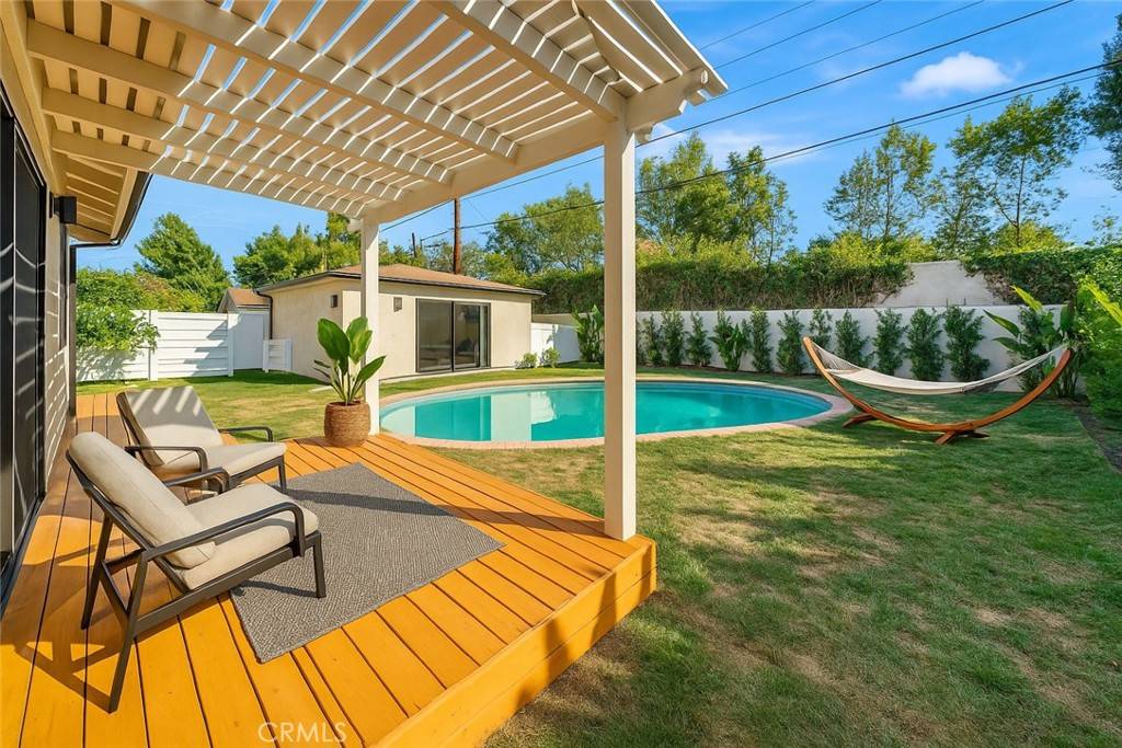 Tarzana, CA 91335,19434 Calvert ST