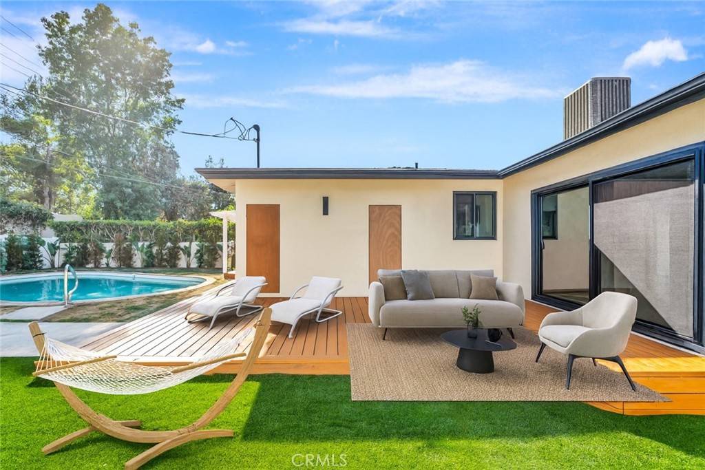 Tarzana, CA 91335,19434 Calvert ST