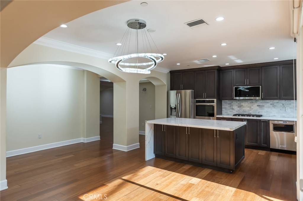 Valley Village, CA 91607,5305 Bellingham AVE #103