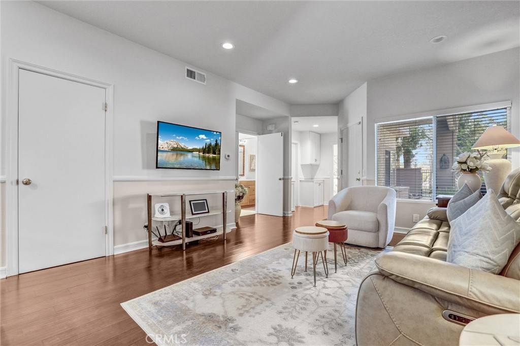 Thousand Oaks, CA 91362,73 Via Colinas
