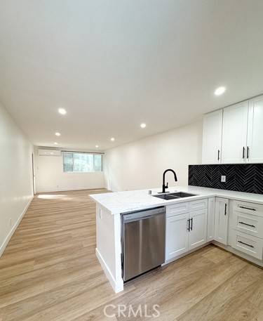 Encino, CA 91316,17000 Burbank BLVD #304