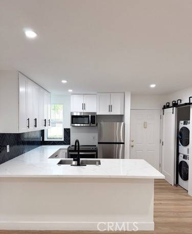 Encino, CA 91316,17000 Burbank BLVD #304