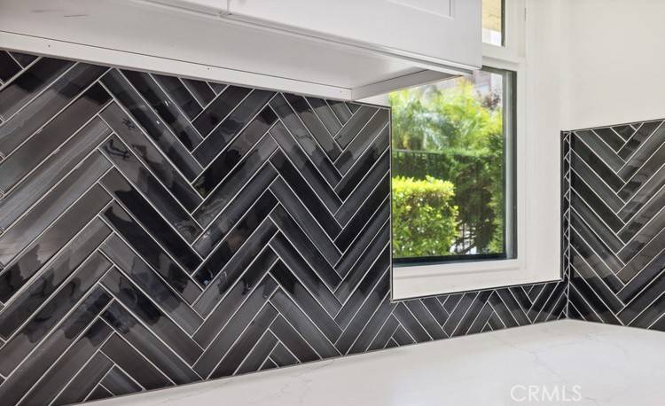 Encino, CA 91316,17000 Burbank BLVD #213