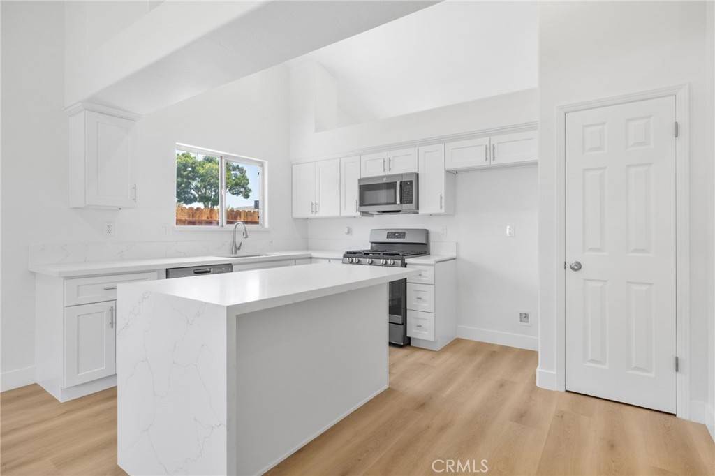 Bakersfield, CA 93313,5603 Pine Canyon DR