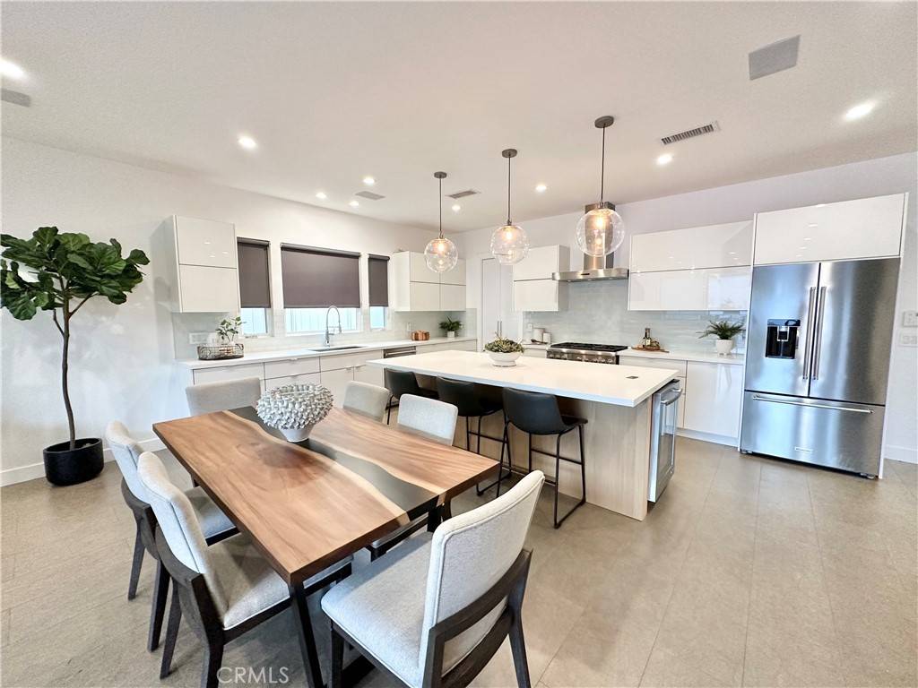 West Hills, CA 91307,23026 Mobile ST