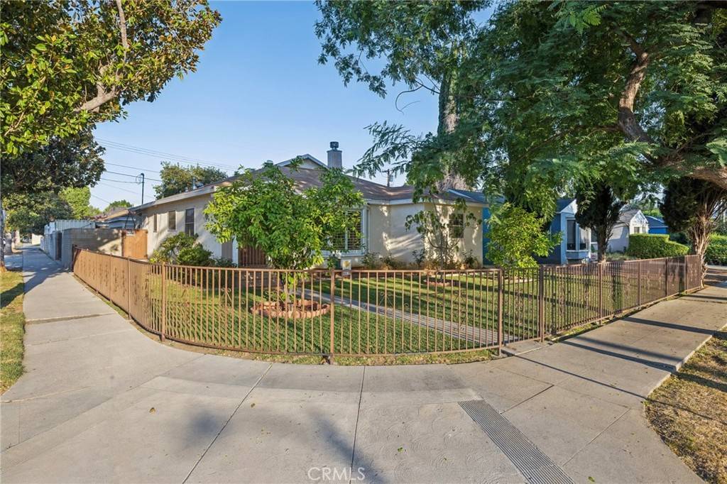 Reseda, CA 91335,6542 Zelzah AVE