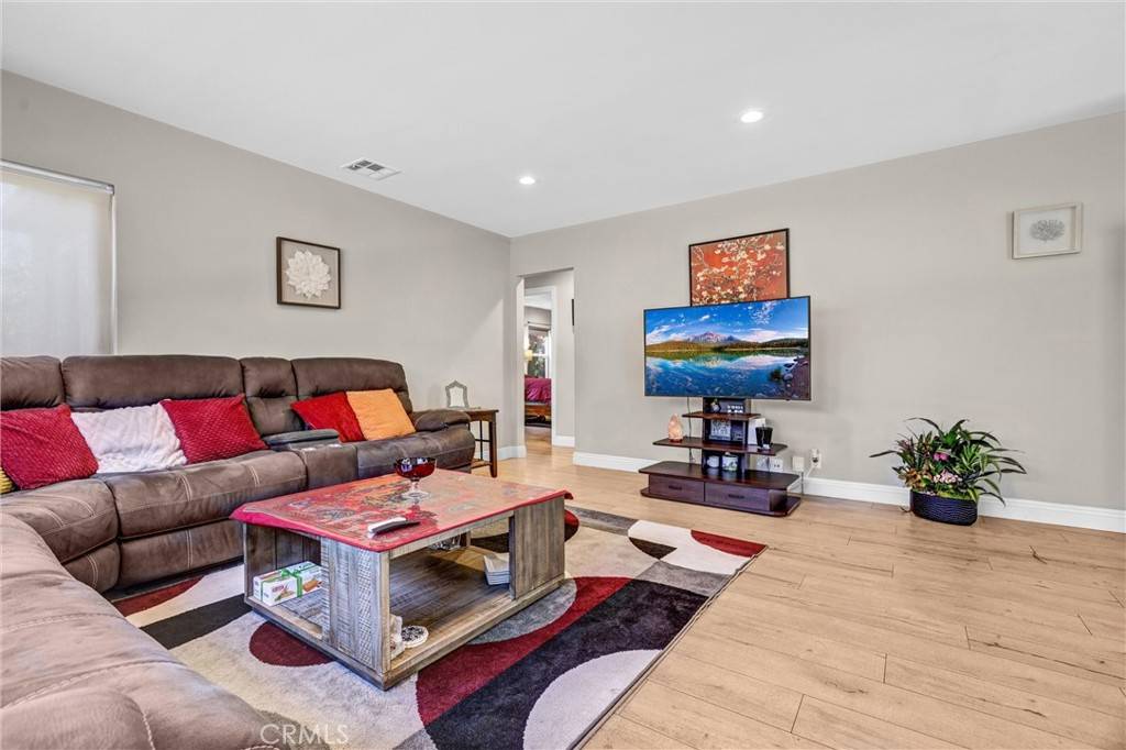 Encino, CA 91316,18026 Duncan ST