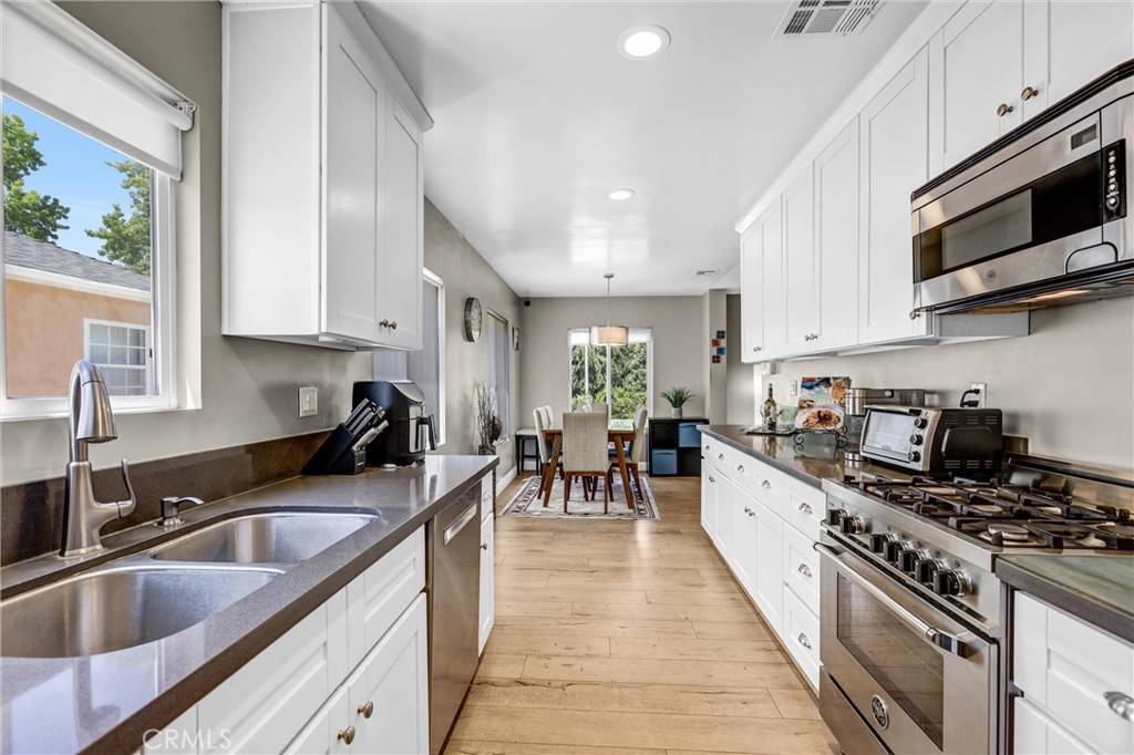 Encino, CA 91316,18026 Duncan ST