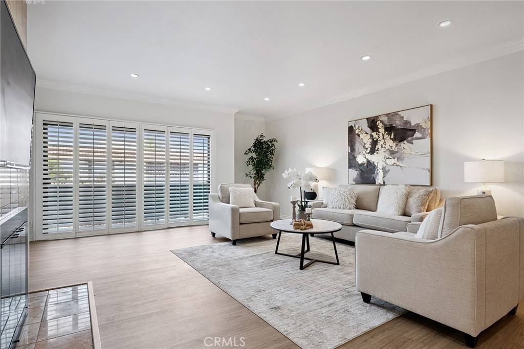 Encino, CA 91316,5416 Zelzah Avenue #202