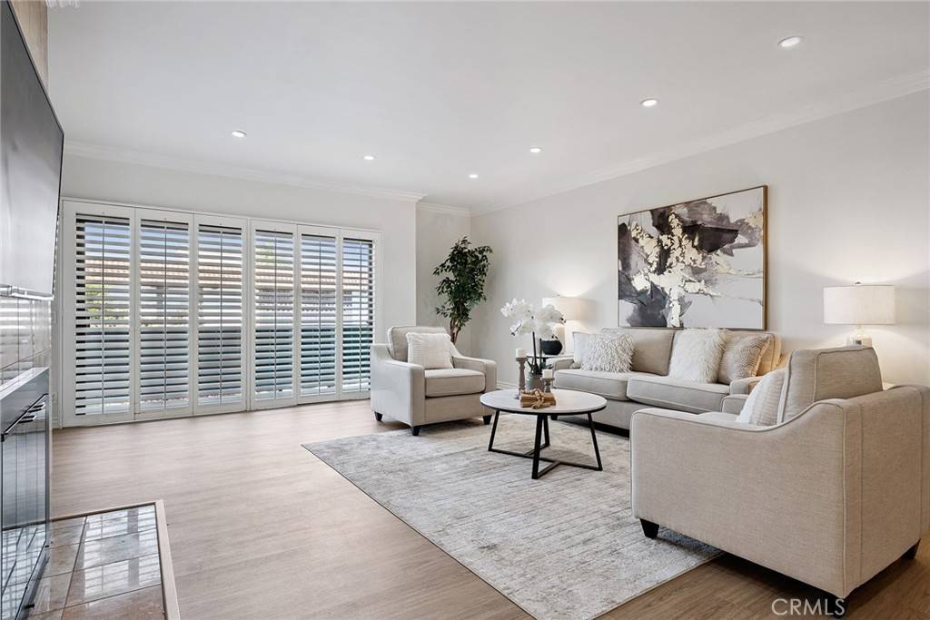 Encino, CA 91316,5416 Zelzah Avenue #202