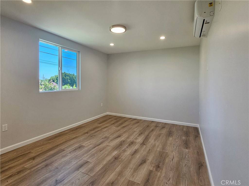 San Fernando, CA 91345,10622 Kester