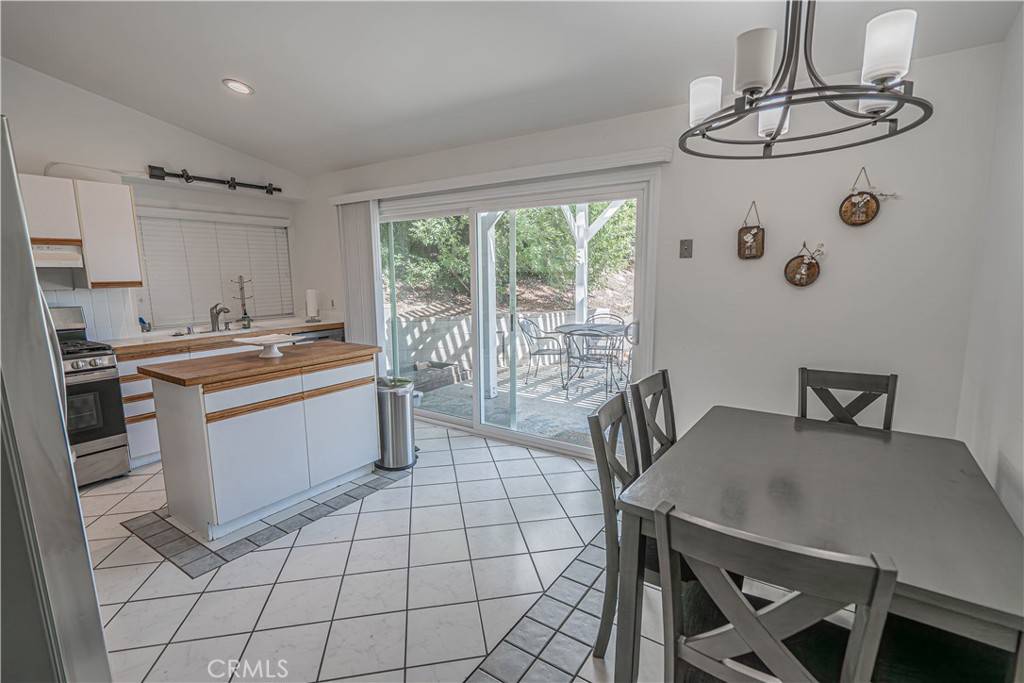Saugus, CA 91350,27412 Garza DR