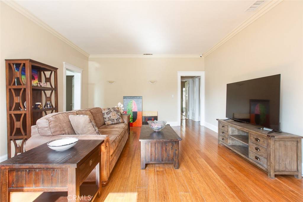 Monrovia, CA 91016,1417 Monterey AVE