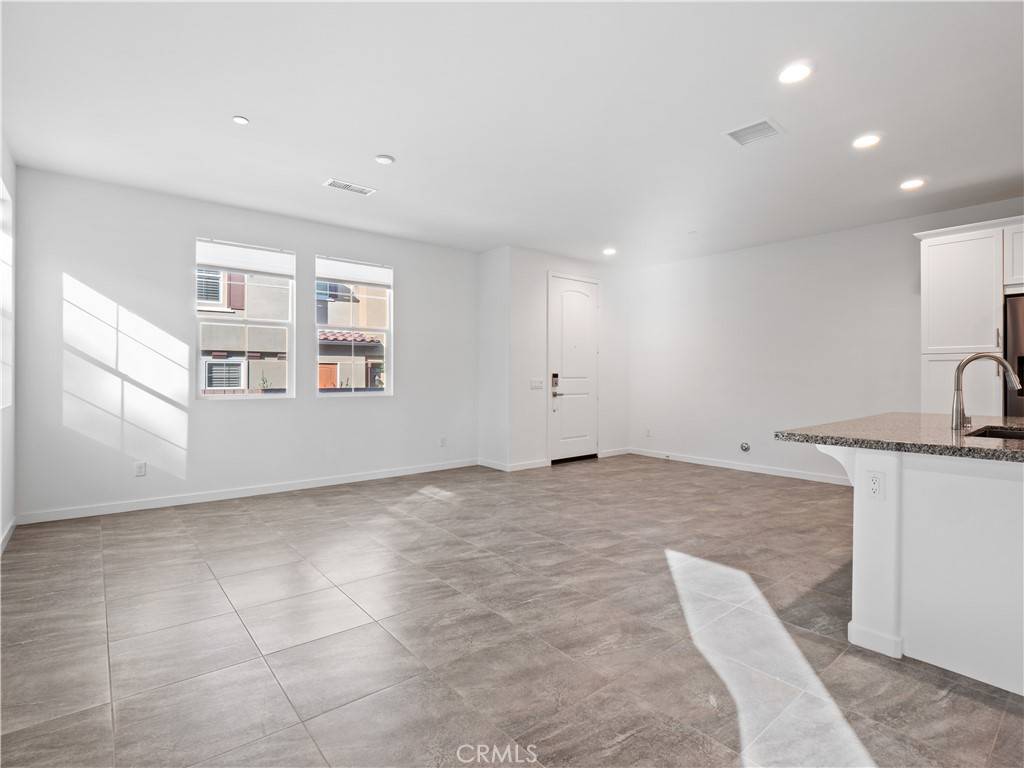 Valencia, CA 91354,28645 Jardineras DR