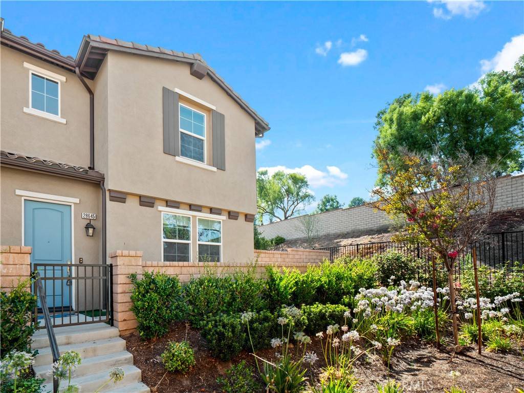Valencia, CA 91354,28645 Jardineras DR