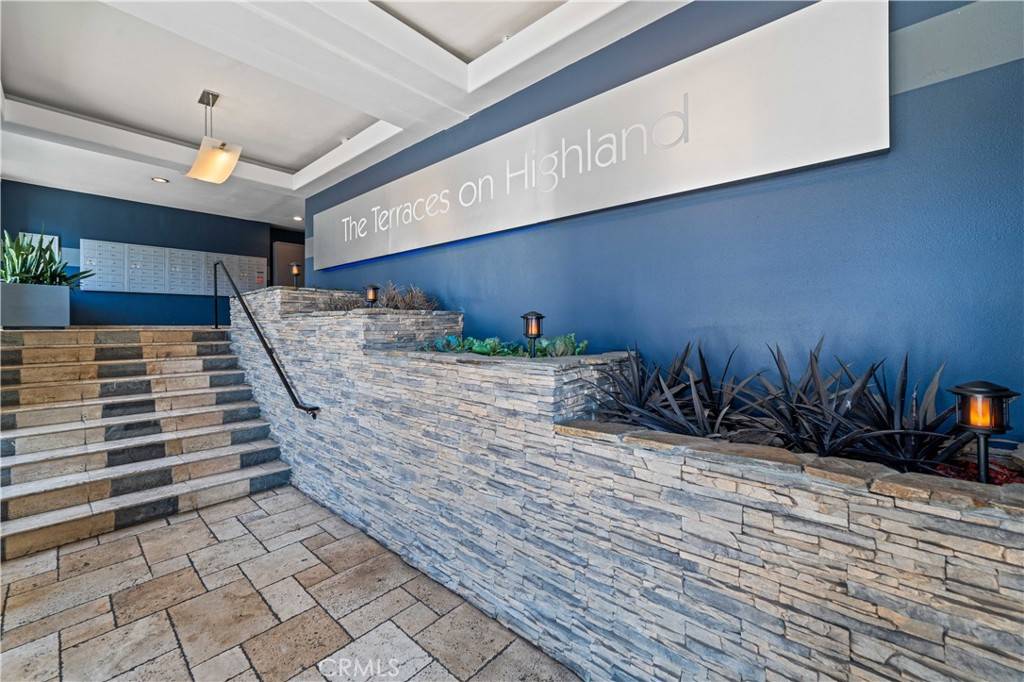 Los Angeles, CA 90068,1940 N Highland AVE #70
