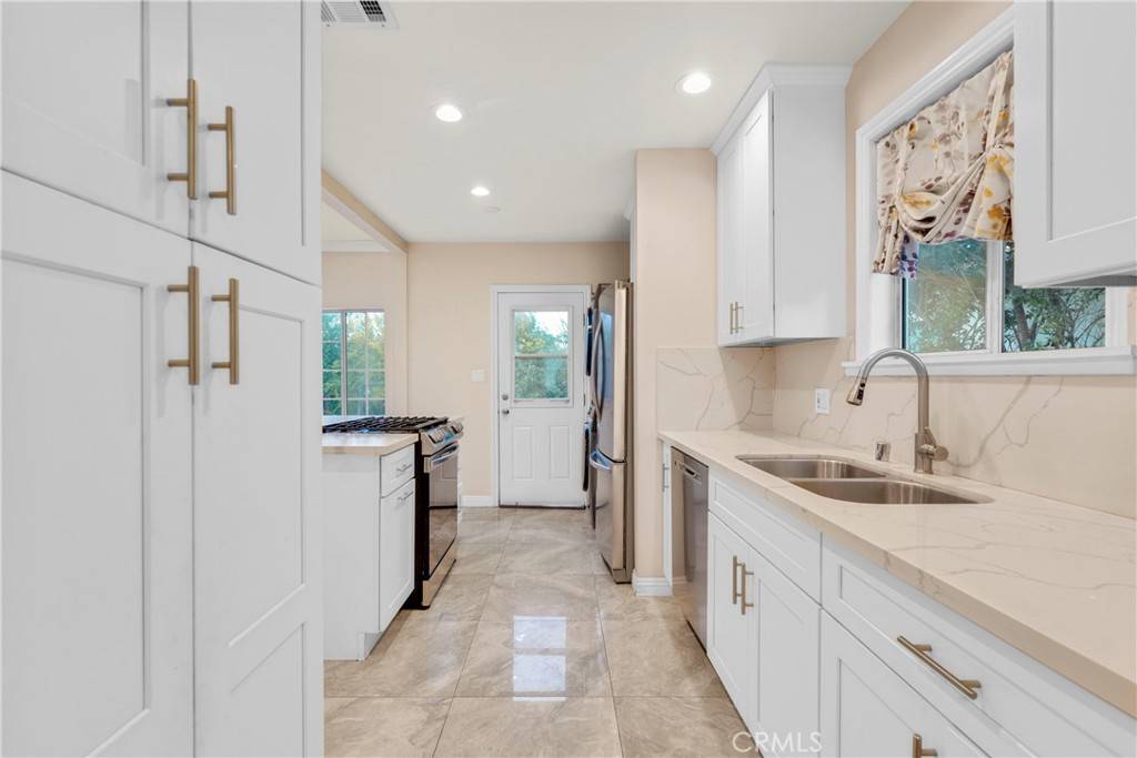 Reseda, CA 91335,19119 Lemay ST