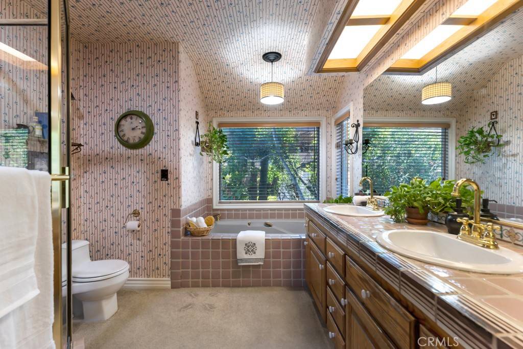 Woodland Hills, CA 91364,21230 Escondido ST