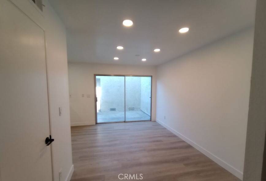 Reseda, CA 91335,19221 Sherman WAY #18