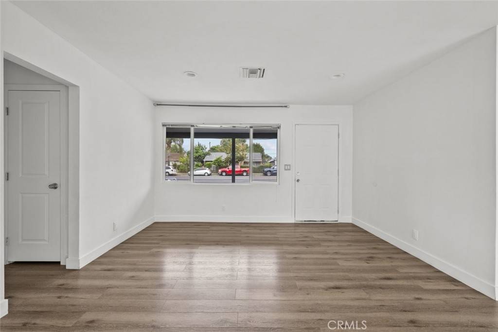 Northridge, CA 91325,7952 White Oak AVE