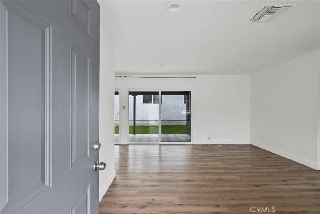 Northridge, CA 91325,7952 White Oak AVE