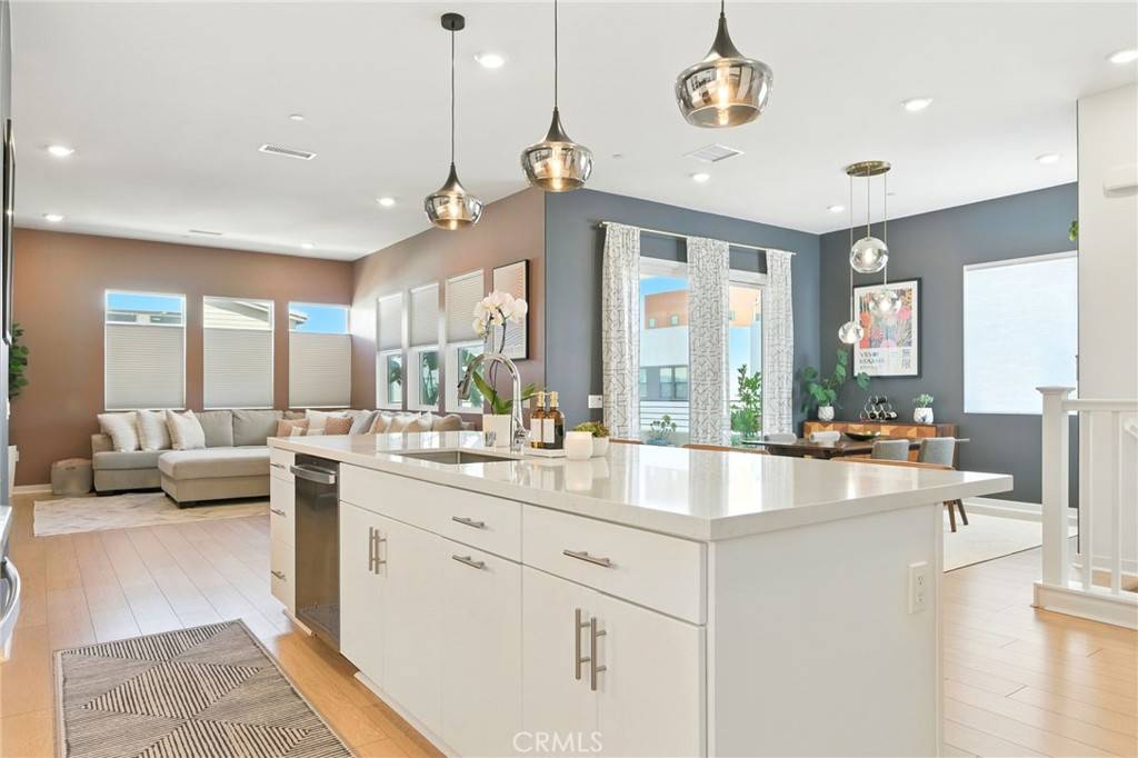 Valencia, CA 91381,27475 Mercantile CT