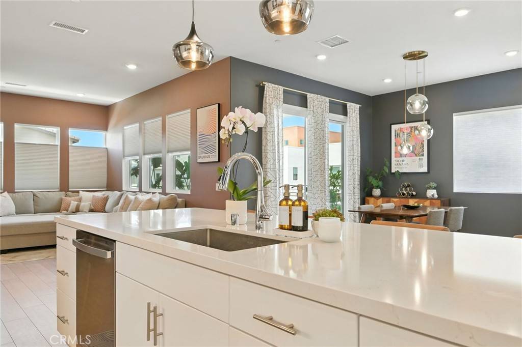 Valencia, CA 91381,27475 Mercantile CT
