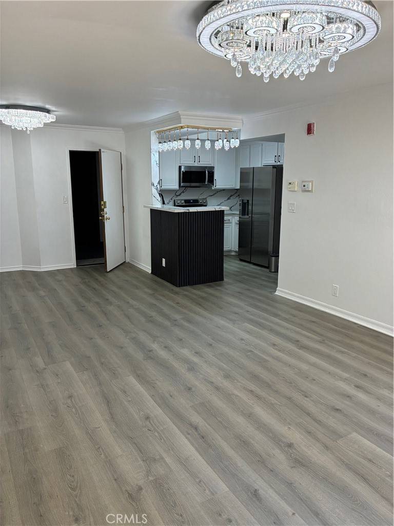 Woodland Hills, CA 91367,22100 Burbank BLVD #337D