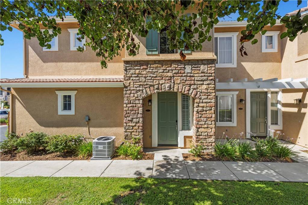 Valencia, CA 91355,28017 Serra LN