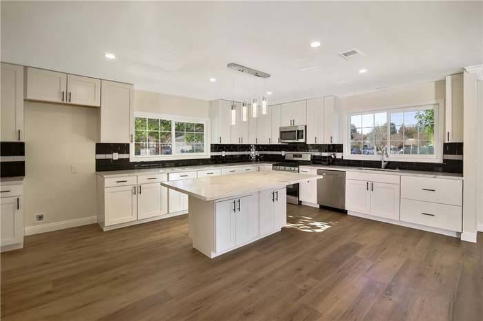 Tarzana, CA 91335,6362 Darby AVE