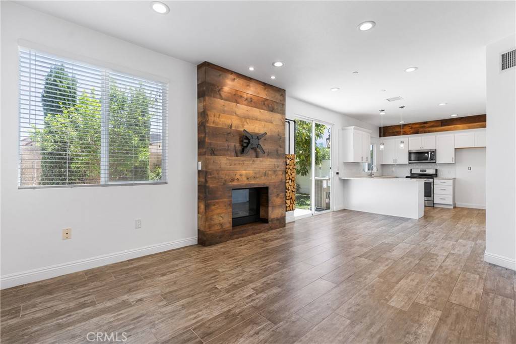 Simi Valley, CA 93065,1529 Patricia AVE #6