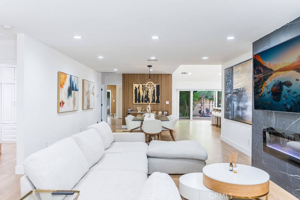 Encino, CA 91316,5822 Hesperia AVE