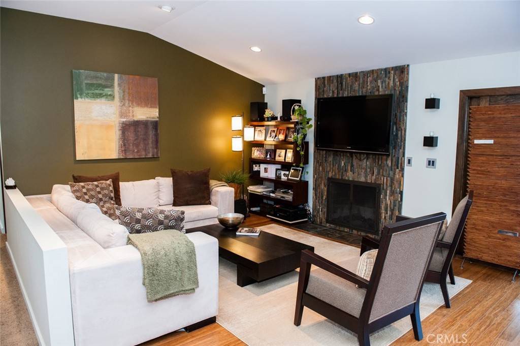 Woodland Hills, CA 91367,5760 Ostin AVE