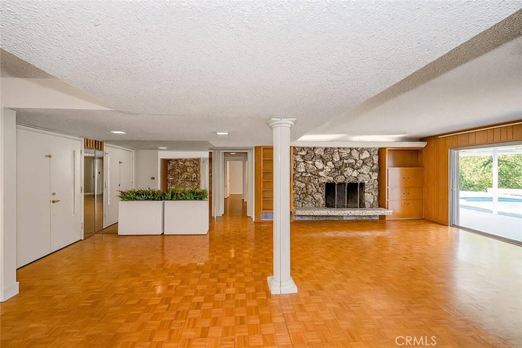 Northridge, CA 91324,19443 Superior ST