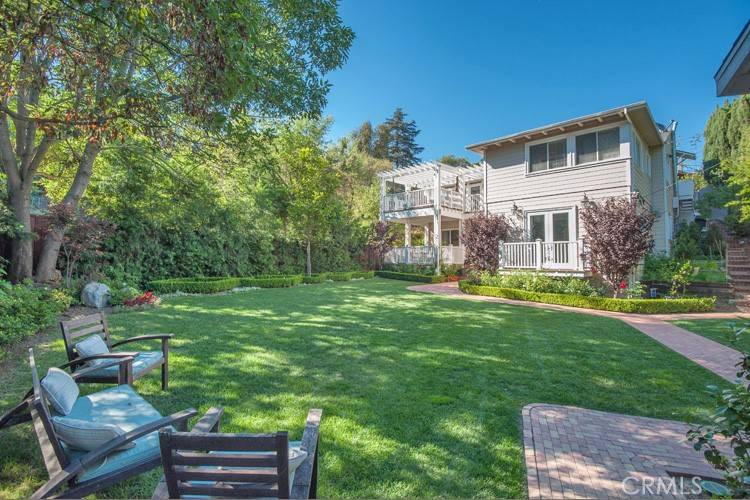 Los Angeles, CA 90068,7120 Pacific View DR