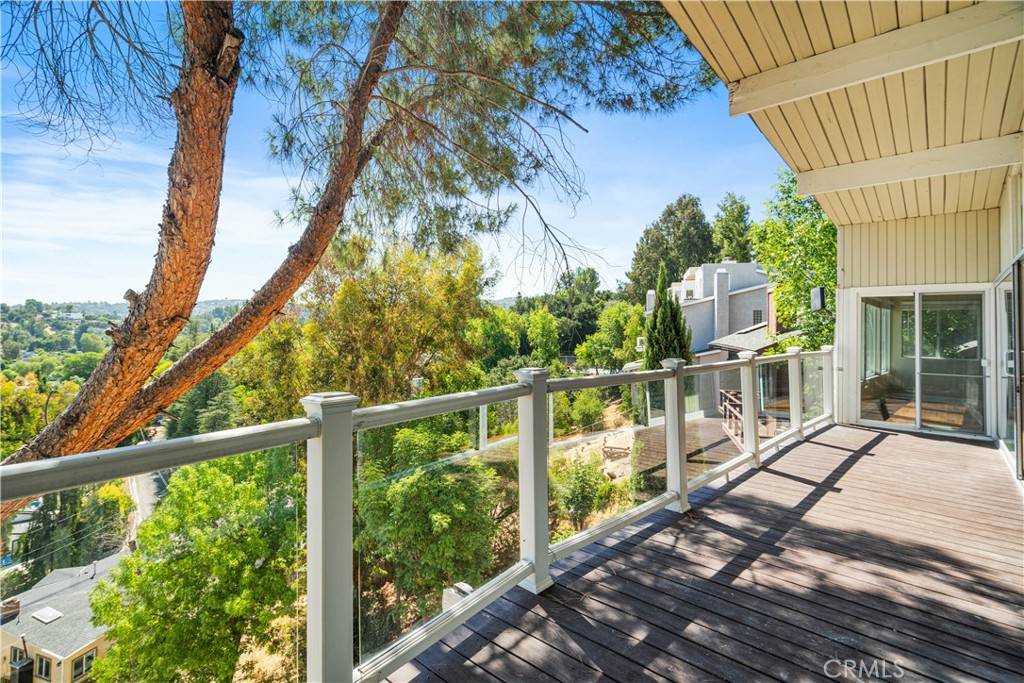 Woodland Hills, CA 91364,5102 Medina RD