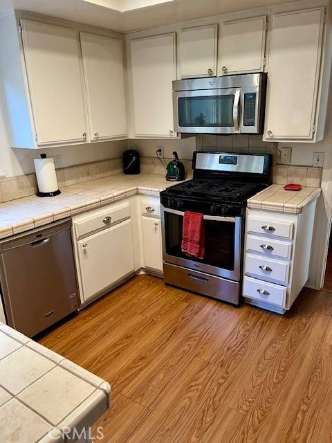 Oak Park, CA 91377,320 Kanan RD