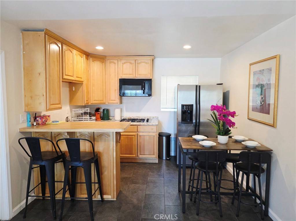 Glendora, CA 91741,209 N Valley Center AVE