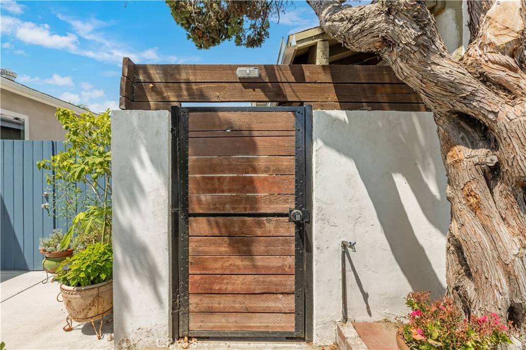 North Hollywood, CA 91606,6221 Agnes AVE