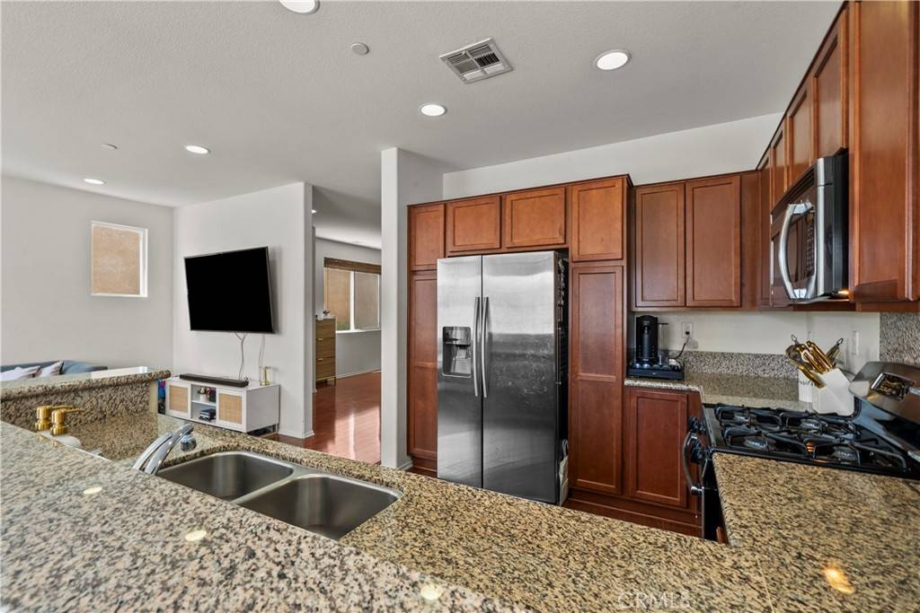 Arleta, CA 91331,9703 Pine Orchard ST