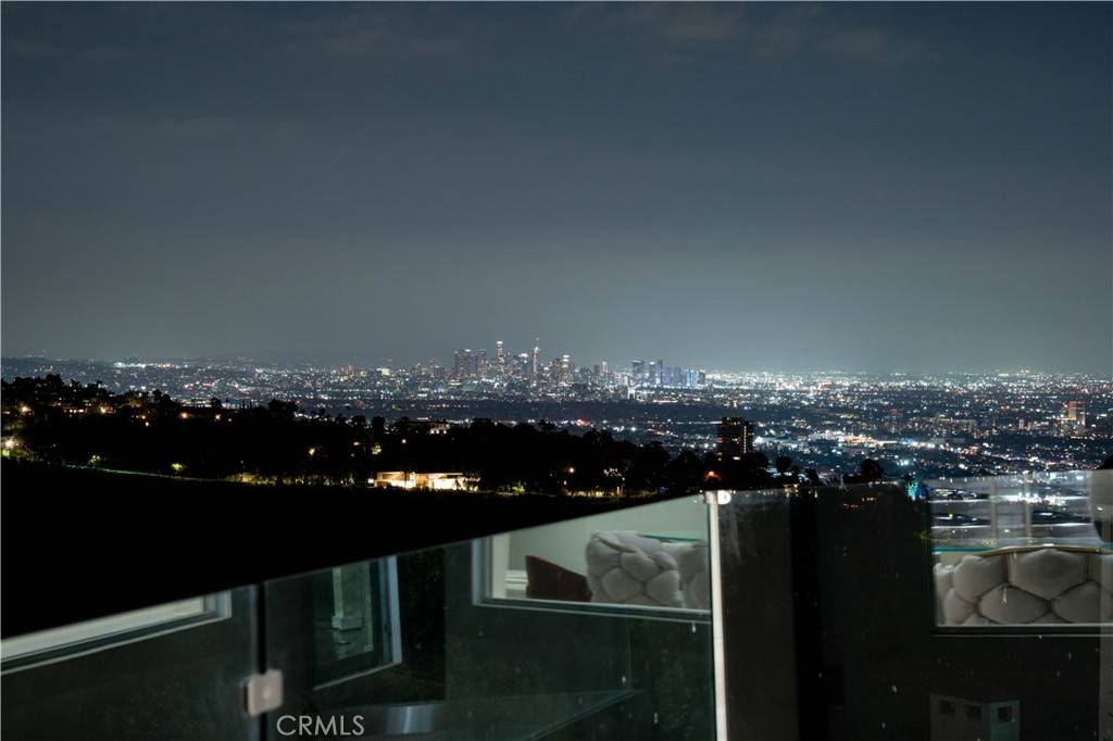 Beverly Hills, CA 90210,1680 Summitridge DR