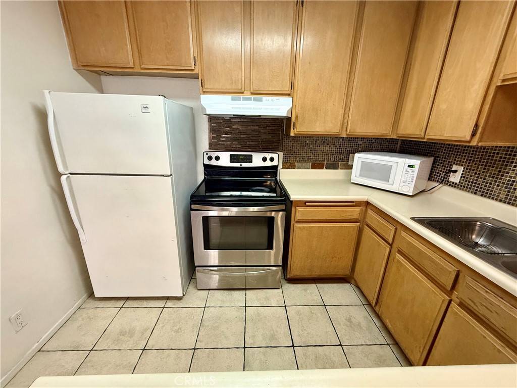 Canoga Park, CA 91303,6815 Remmet AVE #209
