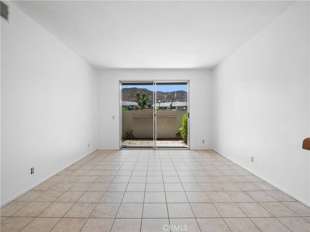 Saugus, CA 91350,27644 Susan Beth Way #F