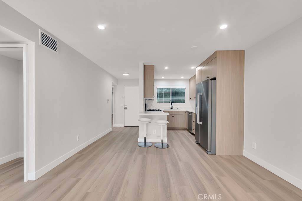Woodland Hills, CA 91367,5500 Owensmouth AVE #128