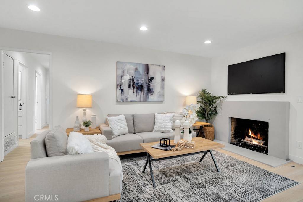 West Hills, CA 91307,6456 Royer AVE