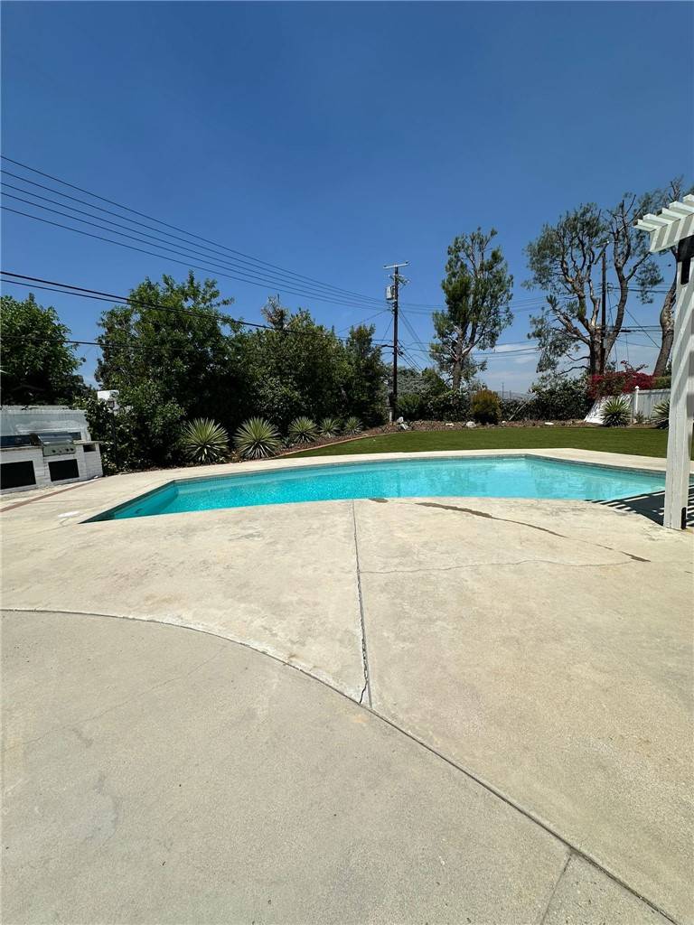Woodland Hills, CA 91367,5741 Larryan DR