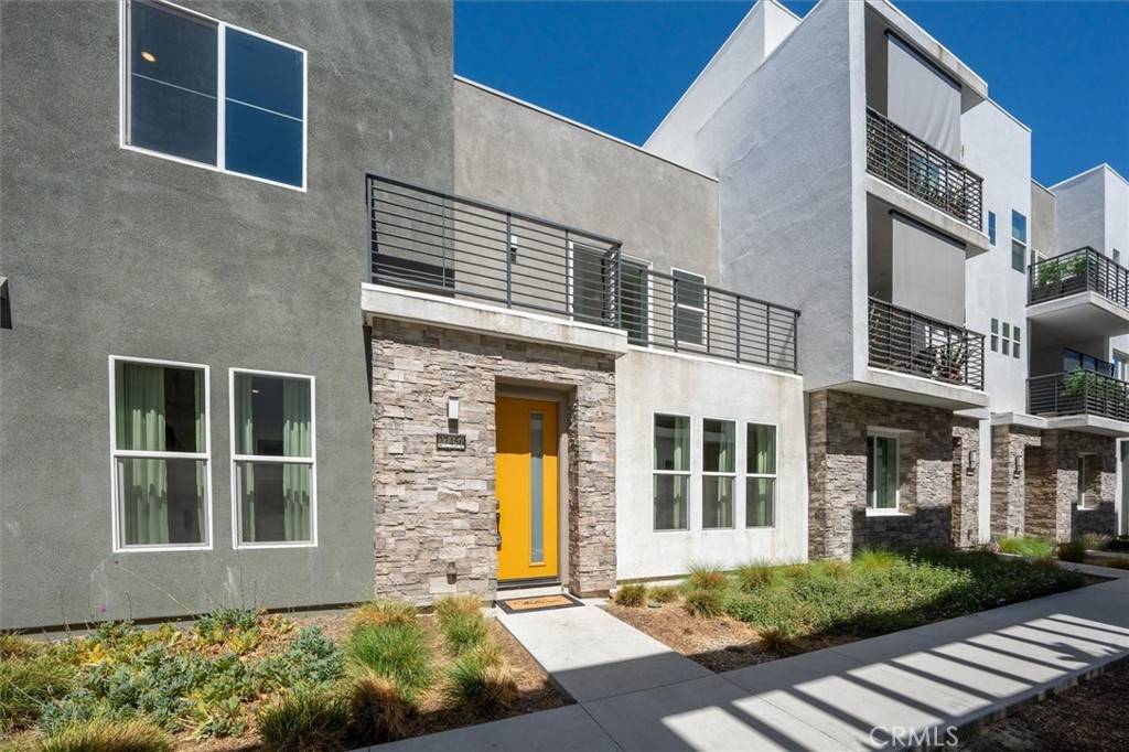 Valencia, CA 91381,27456 Stipa PL