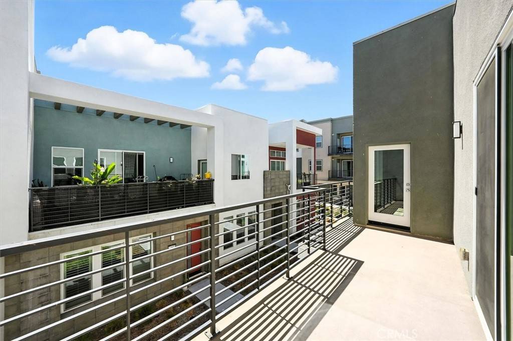 Valencia, CA 91381,27456 Stipa PL