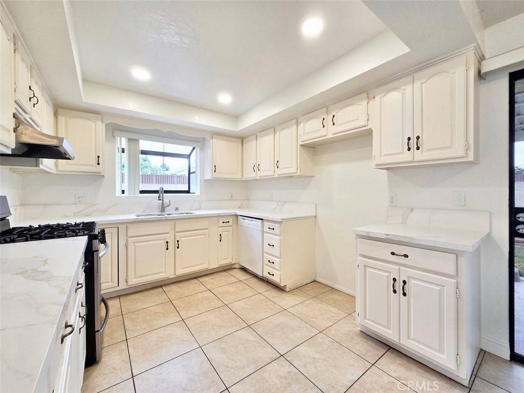 Downey, CA 90242,7352 Nada ST